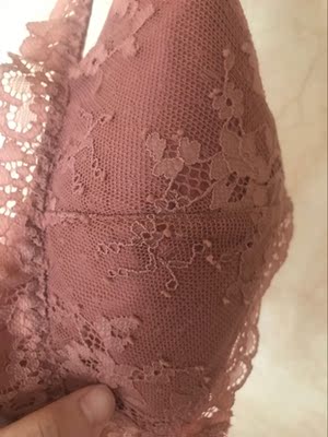 好看是好看 但是蕾丝起球看起来特别恶心
