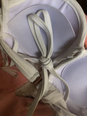 emmm…也不知道为什么面料这么黑 然后就是裤子版型不显身材 总之是一次性的吧 emmm…也不知道为什么面料这么黑 然后就是裤子版型不显身材 总之是一次性的吧