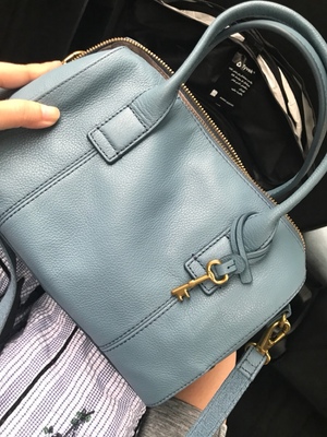 真实使用感受Fossil化石手提女包怎么样，上档次吗？最新款式是什么？