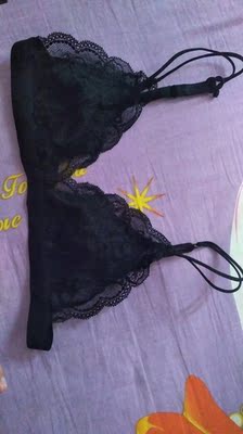 收到宝贝了，好评！柔软轻薄！也不会凸点，非常舒服！图二是后面美背的扣子，有宽度的，平躺着会有点硌，很轻微。