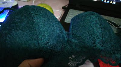 款式好看，喜欢这个蓝色，很特殊。店家还送了加长扣，奈斯。收副乳，感觉这个性价比还挺好的。也不厚，海绵厚度刚刚好。摸起来很舒服，建议购买。会选择再次入手的。物流很快，宝贝很好，店家人nice！好评！卖家服务真周到。以后带同事一起来。货到了，比图片上看到的好多了3Q！