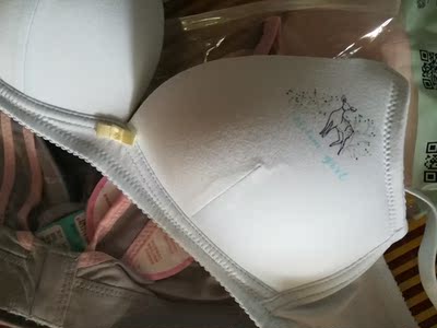 宝贝很好，舒服～包装也很ok，但是对于穷学生一个的我来说就是有点小贵。😂😂😂