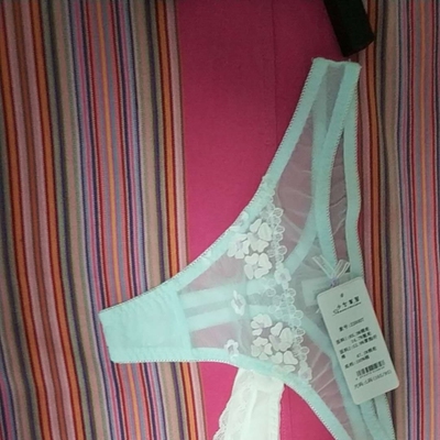 第二次购买这家店的东西，还不错，穿着挺性感的，就是号买大了有点松.