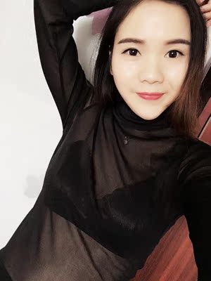 一直就想买个网纱打底  很中意这件 收到货质量也不错  而且面料很亲肤 贴身穿挺舒服的  搭配V领毛衣 还有毛呢裙都不错 好看好看