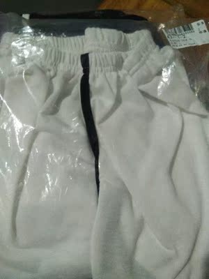 包装的很不错的！本来以为白色会透  不会的可以睡裤也可以外穿  很不错