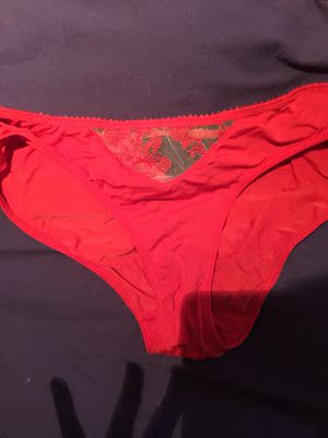 内裤很好，弹性很大，配内衣很赞。