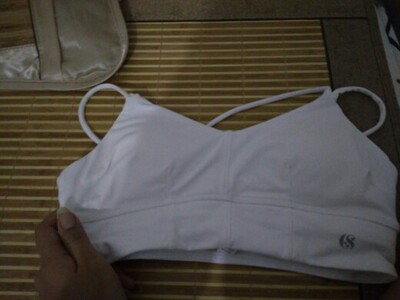 摸着特别舒服,穿着很舒适,超喜欢她家的运动内衣,一口气买了好几件,以后还会继续光顾的,比心 摸着特别舒服,穿着很舒适,超喜欢她家的运动内衣,一口气买了好几件,以后还会继续光顾的,比心