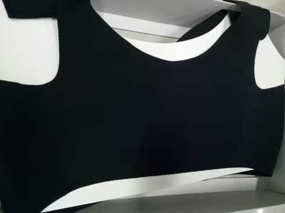 给我发成两个包了，包装挺好看的，内衣质量很好，上很舒服，价格也不贵，物流也很快，超喜欢还会再来的，