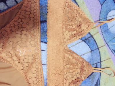 内衣质量挺好的,特别喜欢姜黄色的,穿上显的皮肤白皙,这个款式好看,夏天配裙子穿感觉挺合适的,美美哒 内衣质量挺好的,特别喜欢姜黄色的,穿上显的皮肤白皙,这个款式好看,夏天配裙子穿感觉挺合适的,美美哒