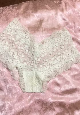 穿了有几次,但是真心劝不喜欢跑到股沟的别买,好看是好看,就是很不舒服真心有点贵 穿了有几次,但是真心劝不喜欢跑到股沟的别买,好看是好看,就是很不舒服真心有点贵