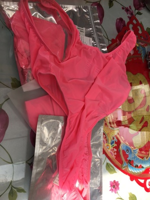 面料很柔软，非常冰凉舒爽，夏季打底性感又美丽无敌了！卖家发货挺快的，赞！给力！