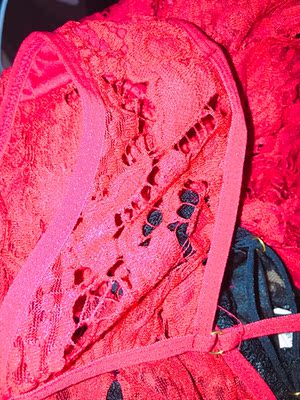 发货很快，包装完好，质量很好哦，穿得很舒服，很满意也很喜欢！