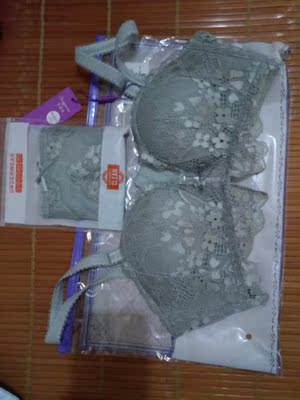 内衣收到了,物流很快,试穿了一下,尺码非常合身,布料也很柔软,颜色没色差,是我喜欢的,还有蕾丝边很喜欢😍,也不厚,正适合现在穿。会回购的,准备洗洗穿啦。哈哈! 内衣收到了,物流很快,试穿了一下,尺码非常合身,布料也很柔软,颜色没色差,是我喜欢的,还有蕾丝边很喜欢😍,也不厚,正适合现在穿。会回购的,准备洗洗穿啦。哈哈!