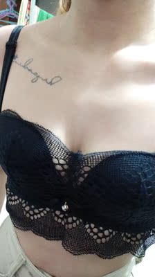 宝贝收到了，款式很喜欢，胸衣穿着也很舒服，我平胸，都能穿出这种效果，真的很满意，下次还会再来的