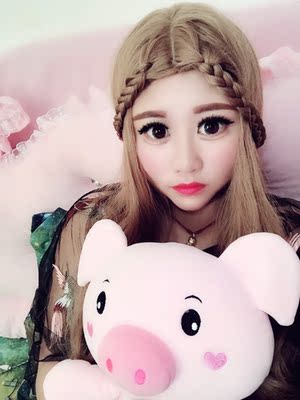 喷子滚啊，衣服很好看。就是刺绣的地方感觉有点扎肉，😂胖子一枚