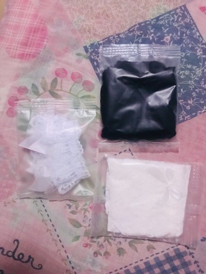 很好看，单独包装，就是蕾丝那里不能太用力，会扯坏。