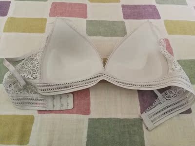 直播间做活动的时候买一送一所以又要了个灰色，黑色洗了还没干╮(￣▽￣)╭！这款穿着不错，比较舒服，下次还想尝试她家其他款式，推荐购买