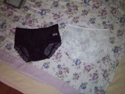 已经穿在身上了，但太透了不好意思上照，只是上两张宝贝照。