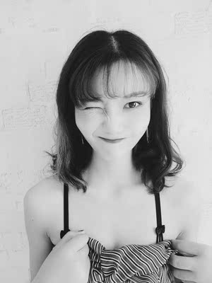 到货后无比期待 买的黑色的 真的让人眼前一亮 好好看 最喜欢的就是前面带子和后背的设计 偷偷告诉你们 真的很聚拢 哎呀 害羞脸红ฅฅ*捂爪子  瘦子和小胸必备