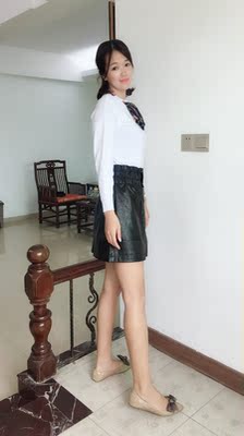 裙子收到马上试穿下，很好看，超好搭配，而且皮质很好，物流很快，隔天就收到了，卖家推荐码数刚刚好，给个赞！