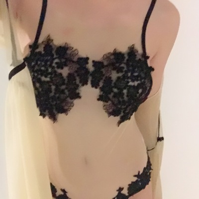 找了很久的性感连体衣，这件可以说是灰常之性感了，男朋友说太性感太诱惑了哈哈哈