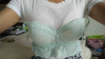 已经不是第一次买她家得内衣了，真的好穿，对小胸妹砸十分友好！不易变形，价格还划算，总得来说性价比很高！就是这套，稍厚一些！没办法，要让胸大啊&hellip;&hellip;夏秋穿有点热