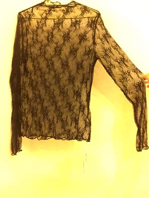 穿起來很舒服，不會刺，秋天穿正適合，就是客服推薦的尺碼大了點，應該小一號正適合