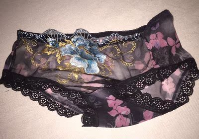 内裤性感又漂亮。老公也喜欢。下次继续光顾。我又介绍了同事买