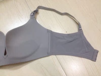 宝贝和描述一样，面料也好，做工也好。设置很好，无钢圈穿起舒服。我长期穿这家的内衣