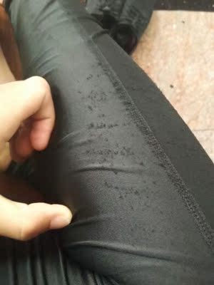 我是特意穿了一周才来评价的，第四次下水就起毛球，我的天哪，根本没法穿了，也不想退货了，毕竟穿了几次，气死了花了100多买个这样的