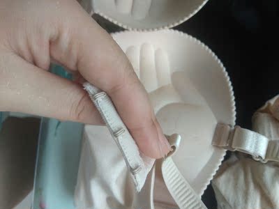 摸着滑滑的，两个手很可爱，五金还行。穿一时间看看，好在来上几个