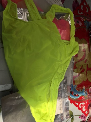 面料很柔软，非常冰凉舒爽，夏季打底性感又美丽无敌了！卖家发货挺快的，赞！