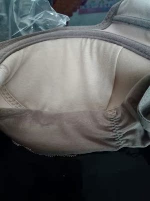 已经买很多次了，我妈也被带着穿你家内衣了，本来告诫自己不要再买了，结果有活动还是忍不住买了，哎，女人就爱乱买东西，不好的话我不会一直买的，虽然买的是薄的，但是我觉得这个不薄，一般厚，罩杯比较大呢