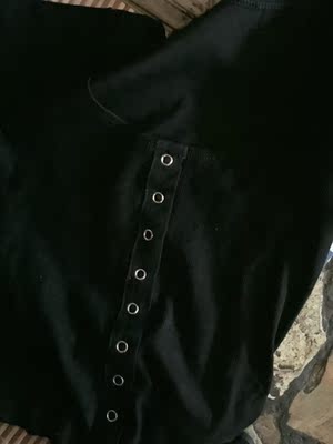 不错 面料也不错 款式也好看 不过我穿着有点紧