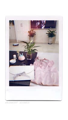 收到货打开包装很精致也没色差，迫不及待的马上穿上看看，料很柔顺上身舒服效果真心喜欢，这是第二次光顾她家还会继续光顾的。