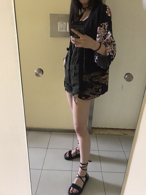 贼好看,走路上回头率高。不露点也够显腿瘦,颜色还显白。 贼好看,走路上回头率高。不露点也够显腿瘦,颜色还显白。