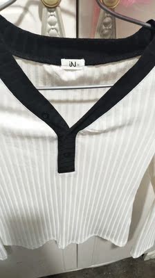 衣服到了 和图片上一样 很好看 紧身的 很喜欢 衣服到了 和图片上一样 很好看 紧身的 很喜欢