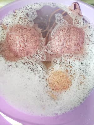 很棒很好，一次买了两个，穿着很舒服，完全不嘞，更不用说空杯啦，很贴身