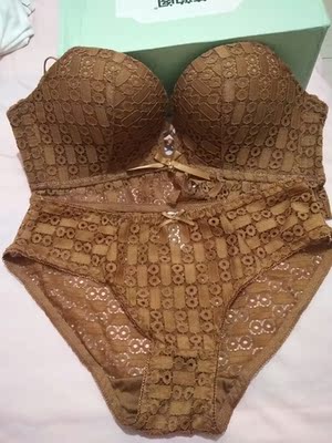 物流挺快的，款式新颖，真的很聚拢，又买了一套，喜欢，哈哈哈