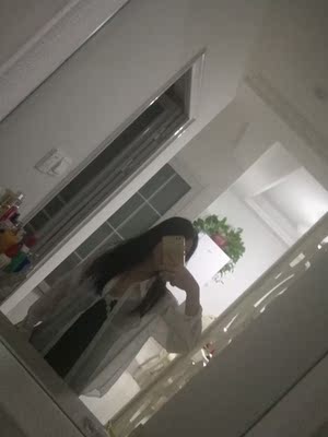 衣服很容易抽丝,穿的时候注意点,其他都不错 衣服很容易抽丝,穿的时候注意点,其他都不错