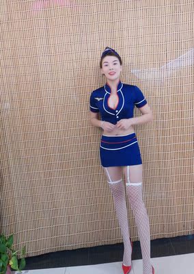 一套超级美的制服性感就不用多说了 重点是凸显大长腿， 老公看了都说从来没有见过这个样子 越来越迷人了 简直没想到自己老婆竟然可以这么美 哈哈