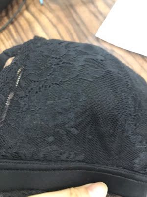 蛮好的，薄，适合夏天，就是不聚拢不显胸，外面是蕾丝的，里面说不上来是什么面料，但是摸着很舒服， 宝贝收到了，很喜欢，卖家很有信用!赞一个发货迅速，宝贝和图片差不多。希望下次合作谢谢掌柜~~东西收到，很满意!!真的是超级好的卖家，解答疑问不厌其烦，细致认真，关键是东西好，而且货物发得超快，包装仔细，值得信赖!质量非常好，与卖家描述的完全一致，非常满意,真的很喜欢，完全超出期望值，发货速度非常快，包装非常仔细、严实，物流公司服务态度很好，运送速度很快，很满意的一次购物。