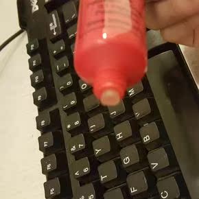 脸上起痘痘，过敏发痒，擦上一会儿就不痒了，神奇。