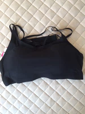 内衣很舒服，穿上很得劲，卖家还送了内裤，很贴心