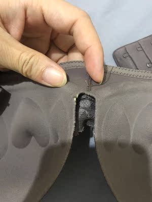 亲们,看清楚了,这是我8月20号买的一共穿了十多天,每次都是手洗的,感觉跟穿了好几年的感觉,联系客服只是说声抱歉,再赔20的券给我,我买的是生活必需品,钱我自己会赚,不是别人施舍来的 亲们,看清楚了,这是我8月20号买的一共穿了十多天,每次都是手洗的,感觉跟穿了好几年的感觉,联系客服只是说声抱歉,再赔20的券给我,我买的是生活必需品,钱我自己会赚,不是别人施舍来的