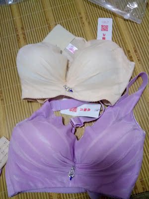 质量不错，款式也新颖，商家发货快，快递也很给力。满意。