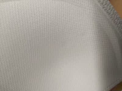 感觉质量比较一般吧，穿起来不能说特别舒服，面料什么的也不是很好的那种。只能说还可以。还是觉得六只兔子的内衣比较好，面料啥的都比这个的好。这家的的话穿着还可以，不会刺人。只是为什么我的有一件打开来有一些黑点啊？