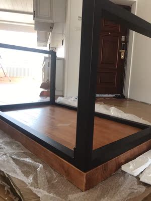 很满意,定做加宽的桌子。桌板特别厚,质量超好。颜色基本没有色差,安装简单,就是没有电动拧螺丝的工具,用手拧真的需要大力气。 很满意,定做加宽的桌子。桌板特别厚,质量超好。颜色基本没有色差,安装简单,就是没有电动拧螺丝的工具,用手拧真的需要大力气。