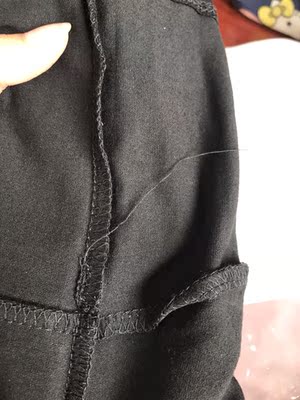 布料不好，线头有点多，胸部容易皱不服帖，C杯都撑不住小胸妹子要慎重考虑。肩膀很短面料弹性也不好显的很紧。就当贪便宜买教训了。