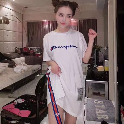 超级好，又好看又好穿的内衣，真的很少，这个还是无骨的，又聚拢，满意满意！！ 哎，经常网购，总有大量的包裹收，有很多的评语要写！ 但是，总是写评语花掉了我大量的时间和精力！ 回头想想，我花了钱了，还要我花这么多的时间和精力来写评语是不是很不划算？ 所以在一段时间里，我总是不去评价或者随便写写！ 但是，我又总是觉得好像有点对不住那些辛苦工作的卖家客服、仓管、老板。 于是我写下了一小段话，给我觉得能拿到我五星好评的卖家的宝贝评价里面以示感谢和尊敬！